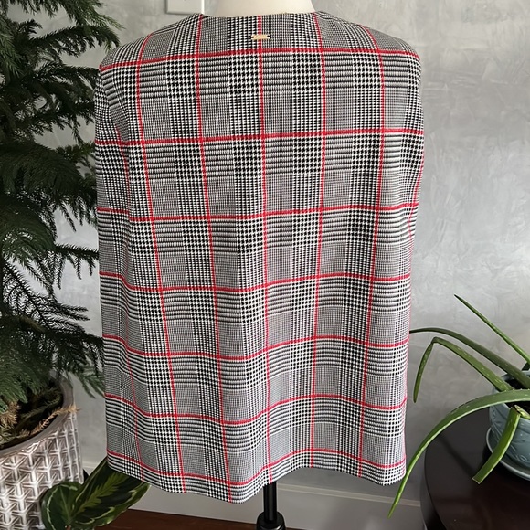 NWOT DKNY Woman’s V Neckline Plaid Cape Jacket with lining, Size XS - Picture 6 of 10